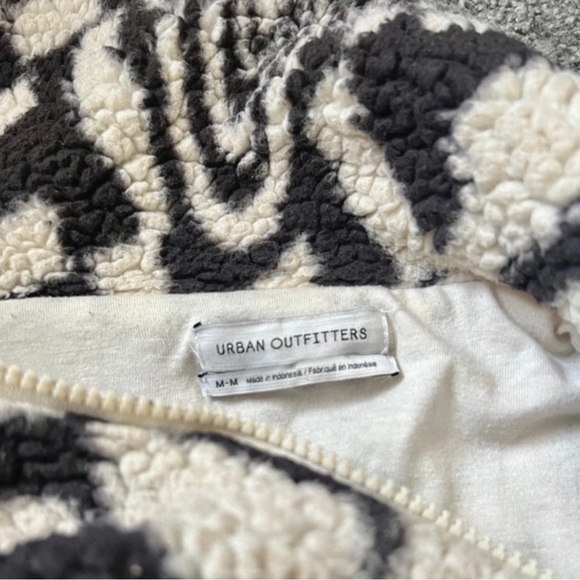 Urban outfitters groovy outerwear puffer jacket fleece winter coat - Picture 4 of 4